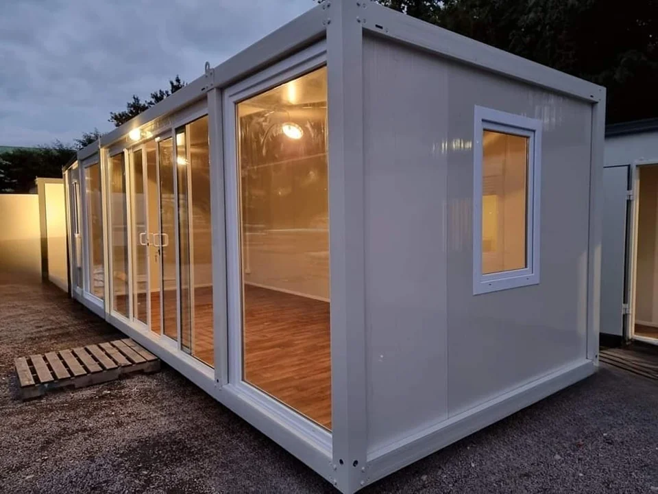 Individuell gestaltbarer Fertigbungalow – Schlüsselfertig als Büro, Wohnraum oder Poolhaus – Bild 2