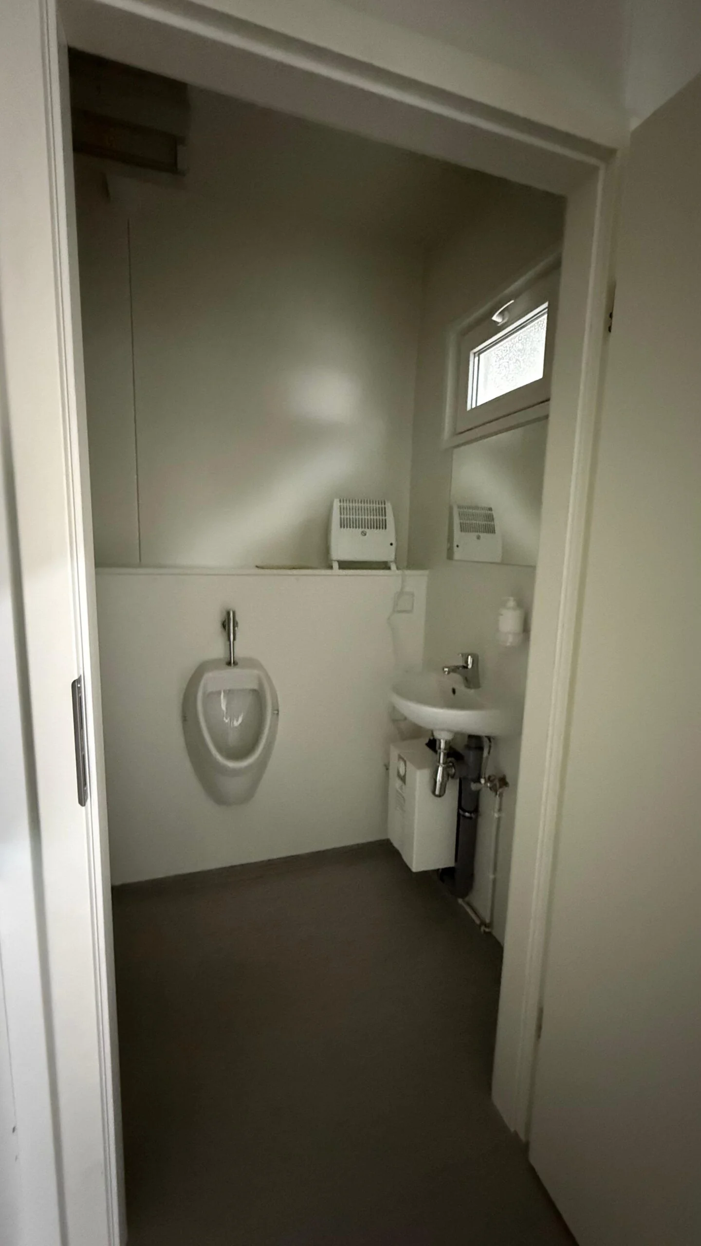 Container mit Toilette – Bild 2